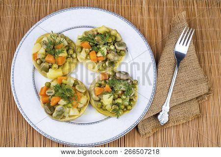 Traditional Delicious Turkish Foods; Artichoke With Olive Oil (zeytinyagli Enginar)