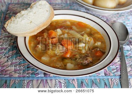 Pronta para comer sopa de repolho