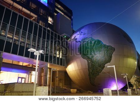 Raleigh,nc/usa - 10-30-2018: The North Calolina Museum Of Natural Sciences, With Its Oversize Globe 