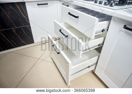Solution For Placing Kitchen Utensils In Modern Kitchen - Horizontal Sliding Pullout Drawer Shelves 