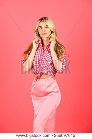 Young And Beautiful. Beauty And Fashion. Sexy Blonde Wear Vintage Clothes. Retro Woman With Makeup. 
