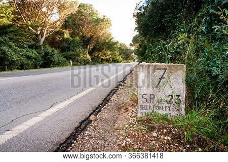 Old Mileston Along The Strada Provinciale 7 In Tuscany, Italy
