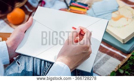 Young Beautiful Girls Drawing The Pictures In Sketchbook.