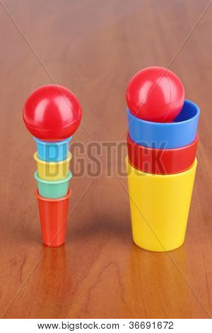 Tryllekunstner på træ baggrund