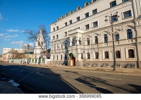 Moscow, Russia - February 22, 2020: Street  Bolshaya Ordynka And Historical Buildings Of Zamoskvorec