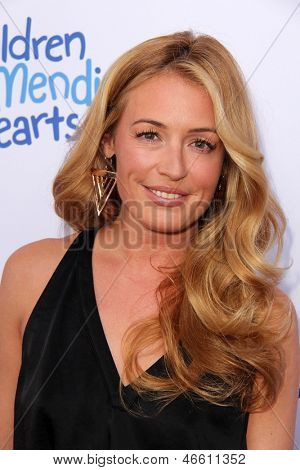 LOS ANGELES - 8 Haziran: Cat Deeley 1 yıllık çocuk Mending kalpler stili Pazar t geldi