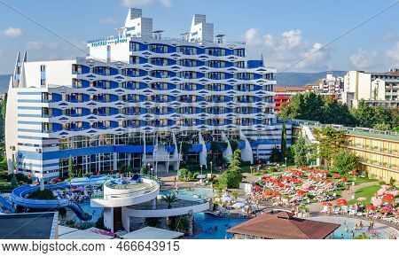 Sunny Beach, Bulgaria - August 14, 2014: Hotel Trakia Plaza With A Swimming Pool On Site, And Comfor