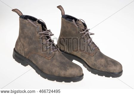 Bordeaux , Aquitaine  France - 12 05 2022 : Blundstone Leather Shoes Shoelace Length Boots