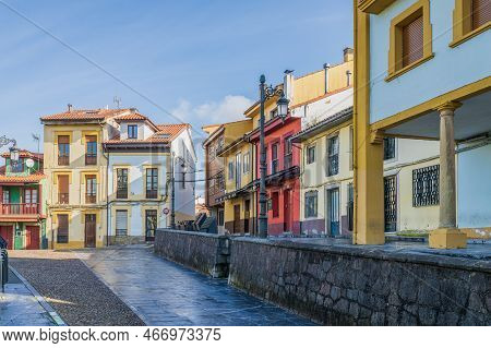 Aviles, Asturias, Spain, April 14, 2021. Plaza Del Carbayeu In The City Of Aviles In Asturias