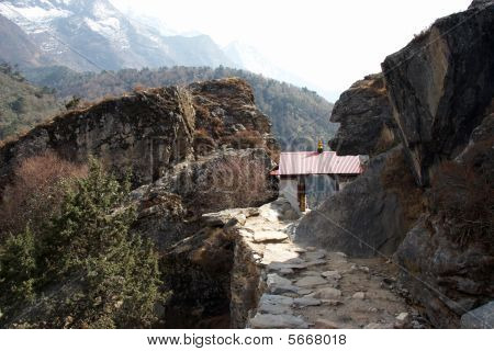 Lille buddhistisk tempel på Everest Trail, Nepal