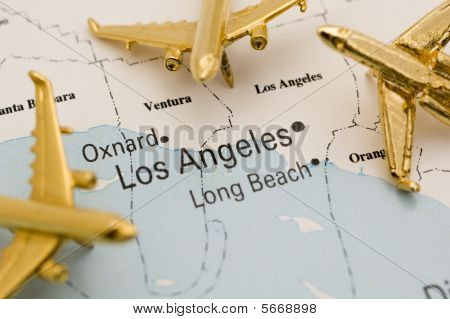 Los Angeles üzerinde altın uçaklar