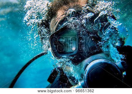 Diver selfy underwater with bublles and scuba