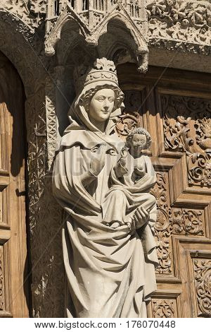 Leon (Castilla y Leon Spain): exterior of the medieval cathedral in gothic style: facade