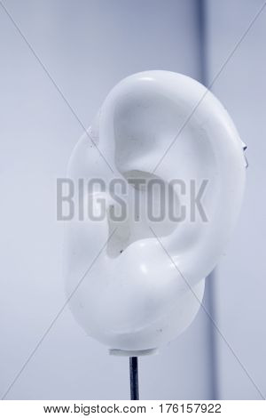 Hearing aid for people with reduced hearing