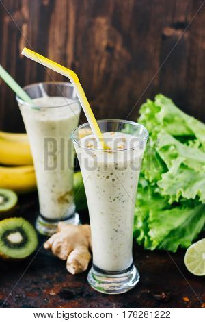 Fresh Smothie With Banan, Kiwi And Ginger.