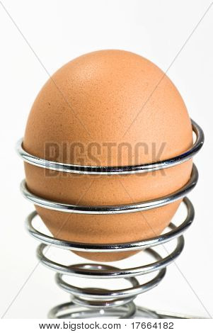 在 eggcup 上蛋