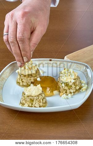 Cook chews the dish with mayonnaise egg cucumber full collection of food recipes jelly with chicken step by step instruction