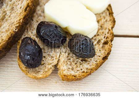 Bran bread and besides black olives, cheese, the most beautiful breakfast cheese and black olives.In different concepts bread, olive and cheese pictures,
