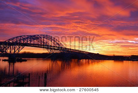 Amanecer de puente