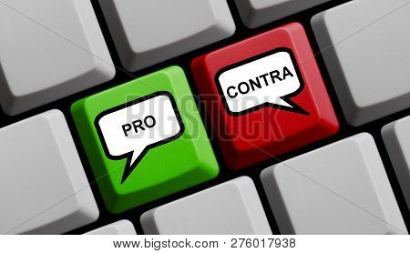 Computer Keyboard With Speech Bubble Symbols On Red And Green Key Showing Pros And Cons In German La