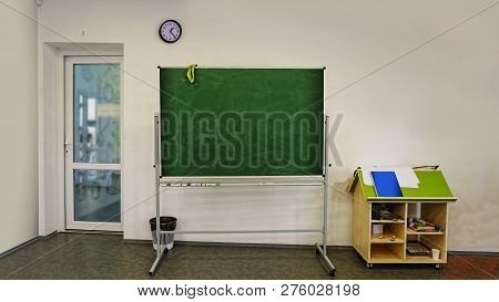 Nterior School Classroom Education Desk Modern , Back To School