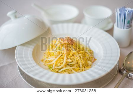 Scrambled Eggs With Vermiceli And Crabmeat