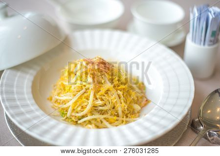 Scrambled Eggs With Vermiceli And Crabmeat