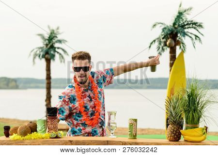 Show Bartenders Outdors, Juggling Bottles And Shaker, Bartender Job On The Beach