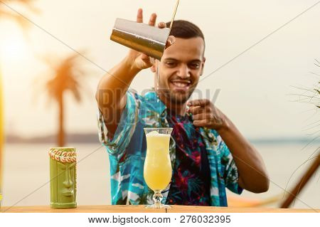 Show Bartenders Outdors, Juggling Bottles And Shaker, Bartender Job On The Beach