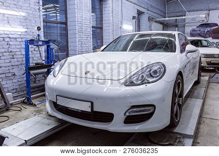 Moscow. November 2018. White Porsche Panamera At The Booth Of The Collapse Of The Service Center. Sp