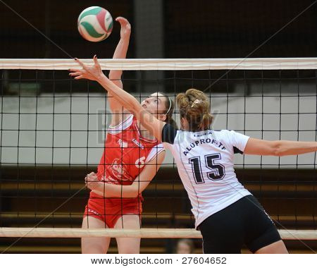 헝가리 챔피언 vo에 행동에 KAPOSVAR, 헝가리-11 월 25 일: Kamilla Gyorbiro (레드 6)