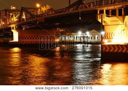 Phra Phuttha Yodfa Memorial Bridge Ancient Bridge Cross Cho Phraya River In Thailand In Night