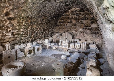 Al Jaya, Jordan, December 06, 2018 : Fragments Of Stone Columns And Stone Tools In The Courtyard Of 
