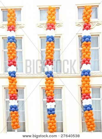 Queensday koristelu julkisivun Amsterdam Alankomaat