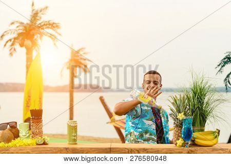 Show Bartenders Outdors, Juggling Bottles And Shaker, Bartender Job On The Beach