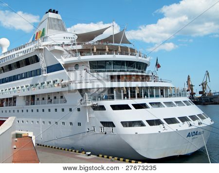 ODESSA, UKRAINE - AUGUST 01: Fahrgastschiff M/S AIDA AURA (Baujahr: 2003, Flagge: Italien) besuchen Sie Port 