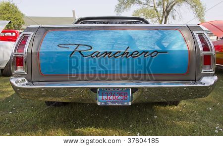 สีฟ้า และเงินฟอร์ด Ranchero หลังปิดค่า
