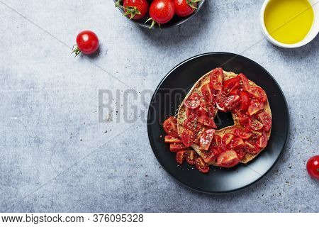 Friselle With Tomato, Oil And Origano