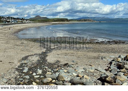 Seashore At The Beach, Criccieth, North Wales. Gentle Waves Break On The Sand In The Sheltered Bay. 