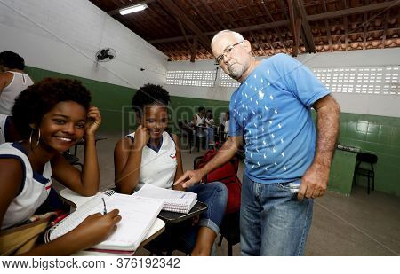 Pojuca, Bahia / Brazil - August 1, 2019: Teacher Is Seen Together With Students In A Public School R