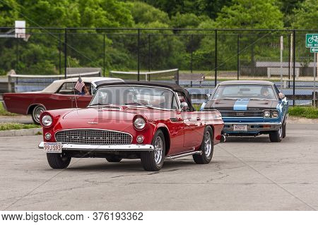 Fairhaven, Massachusetts, Usa - July 4, 2020: Ford Thunderbird Passing Fort Phoenix During Fairhaven