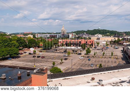 Pittsburgh, Pennsylvania, Usa 7/12/20 The Village Of Eastside Shopping Mall In The East Liberty Neig