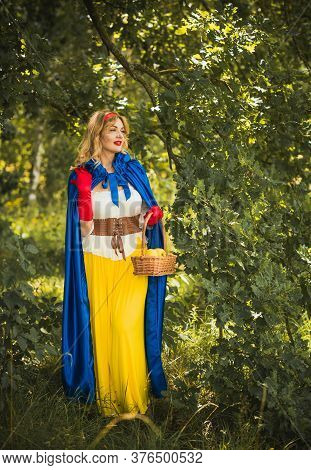 Halloween Party, Ideas For Girls, Costume Snowwhite Girl, Cosplay For Fairy Tale Heroes