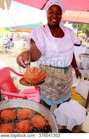 Salvador, Bahia / Brazil - October 7, 2012: Janete Da Conceicao, Seller Of Acaraje From Santome Beac