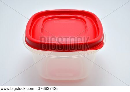 Quezon City, Ph - July 8 - Rubbermaid Plasticware Food Container On July 8, 2020 In Quezon City, Phi