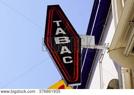 Bordeaux , Aquitaine / France - 07 07 2020 : Tabac Text White Sign And Logo French Black Red Store O