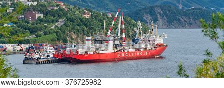 Container Cargo Ship Nuclear Powered Icebreaker Sevmorput Russian Corporation Fsue Rosatomflot Unloa