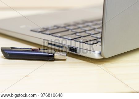 Flash Drive With Laptop Computer For Conncet To Usb Port Plug-in Laptop For Transfer And Backup Busi