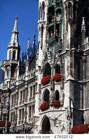 ศาลาว่าการเมืองใหม่ (neues ใน) ในมิวนิค เยอรมนี