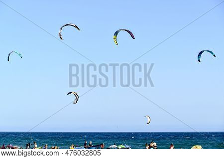 Los Caños De Meca, Barbate, Cádiz; August 19, 2022: Athletes Practicing Kitesurfing In Front Of The 